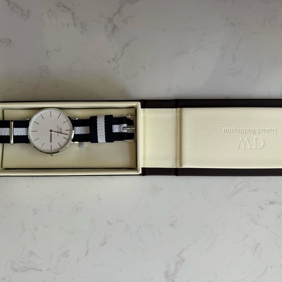 Daniel Wellington Classic Glasgow Watch - Picture 4 of 8